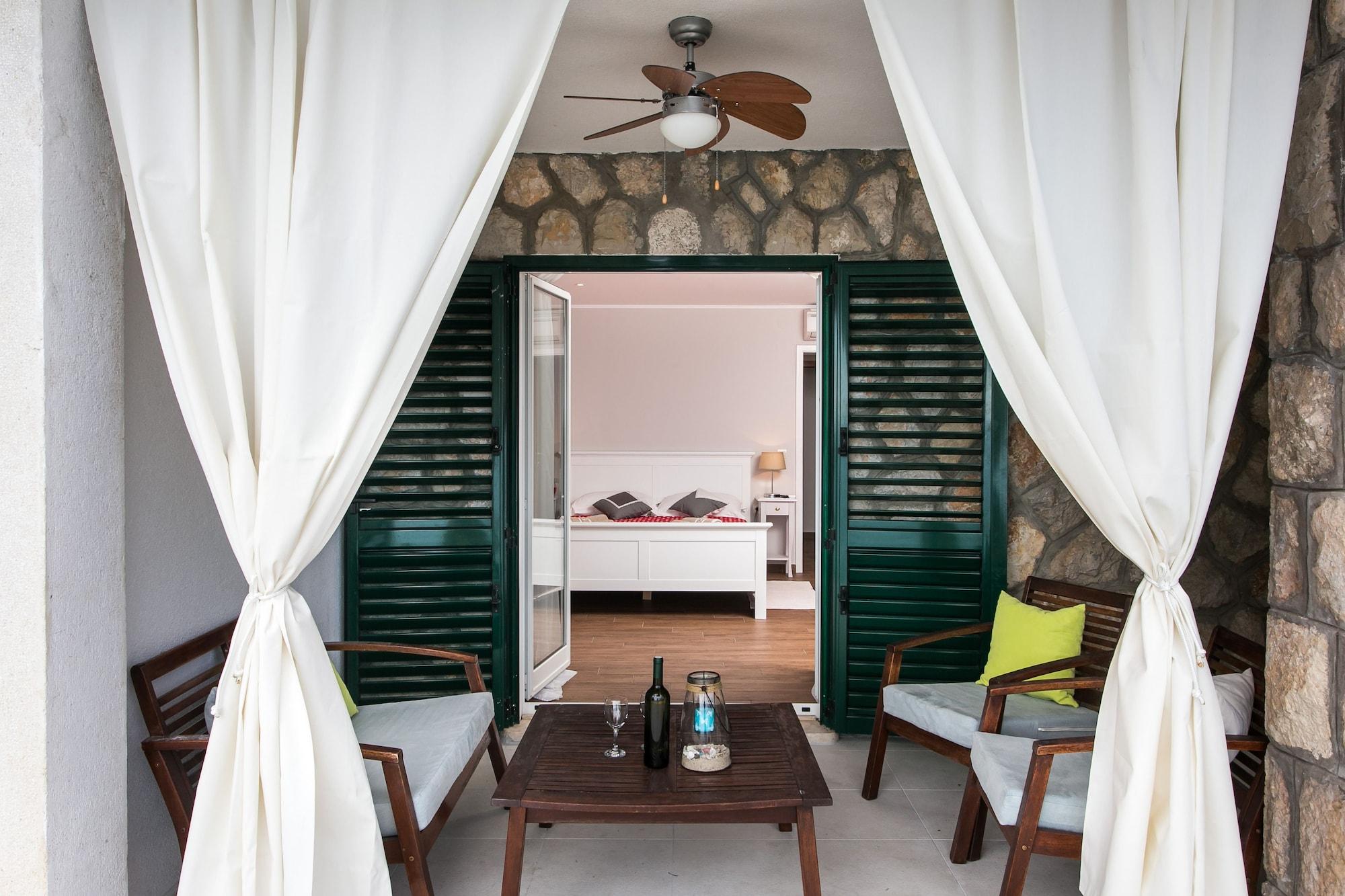 Apartments Villa Mirjana มลินี ภายนอก รูปภาพ