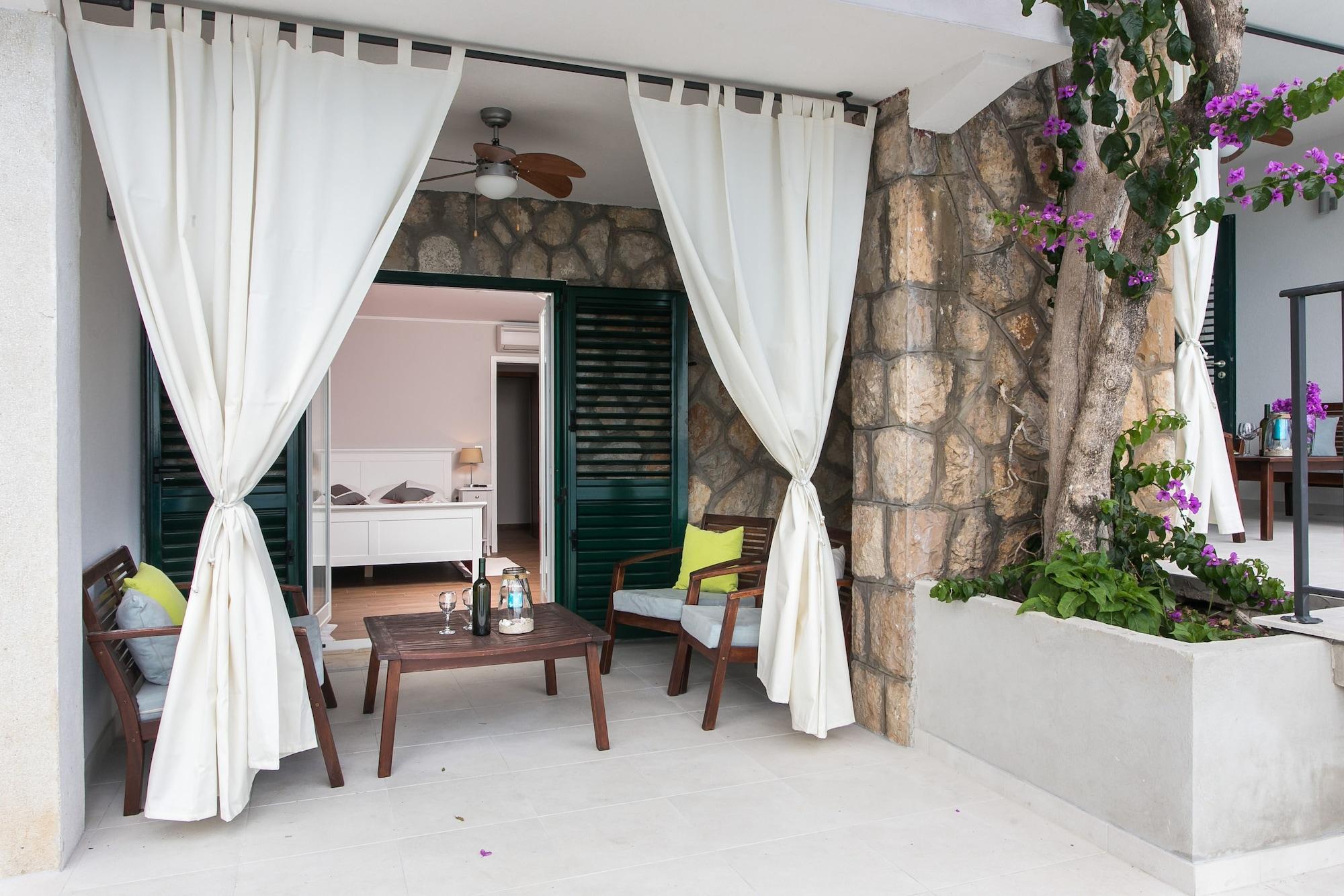 Apartments Villa Mirjana มลินี ภายนอก รูปภาพ