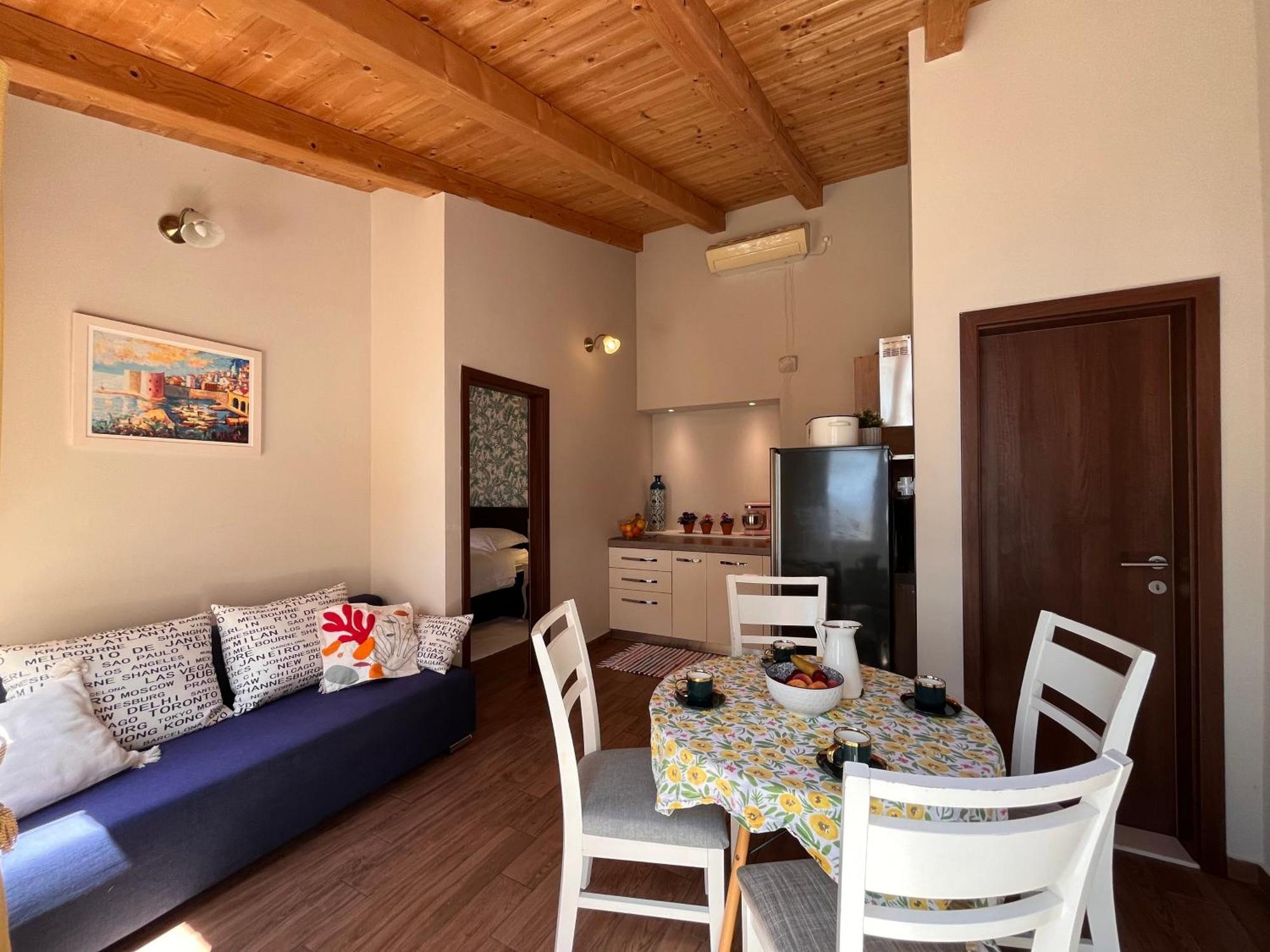 Apartments Villa Mirjana มลินี ภายนอก รูปภาพ